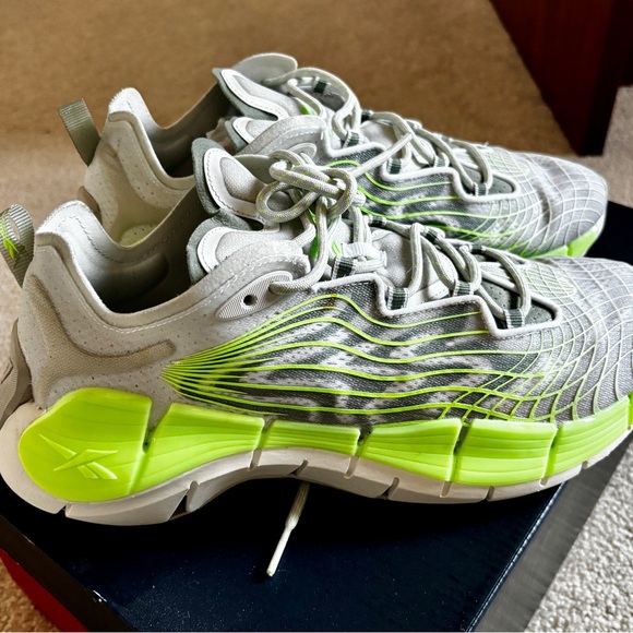 Reebok Zig Kinetica II Sneaker - Picture 2 of 10